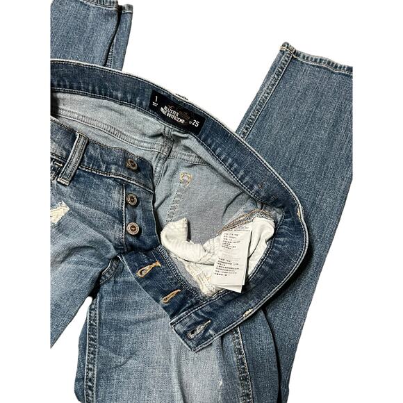 Hollister - Picture 8 of 12